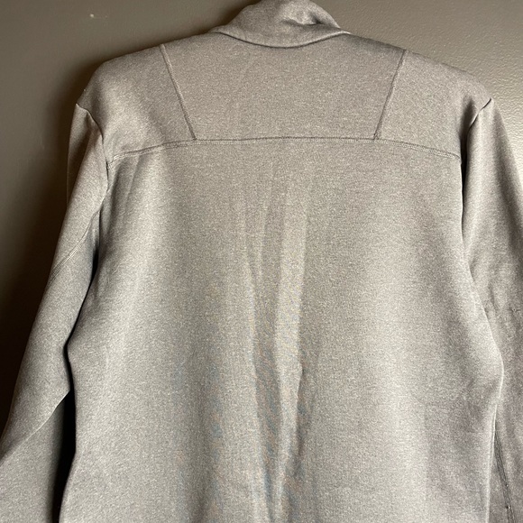 694. Patagonia Gray Zip Fleece - Picture 7 of 9